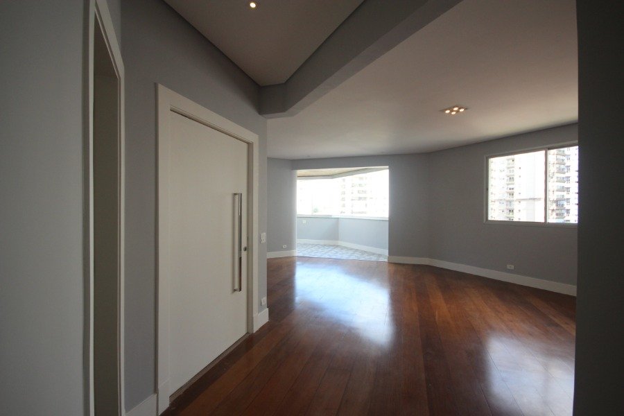 Apartamento à venda com 3 quartos, 244m² - Foto 9