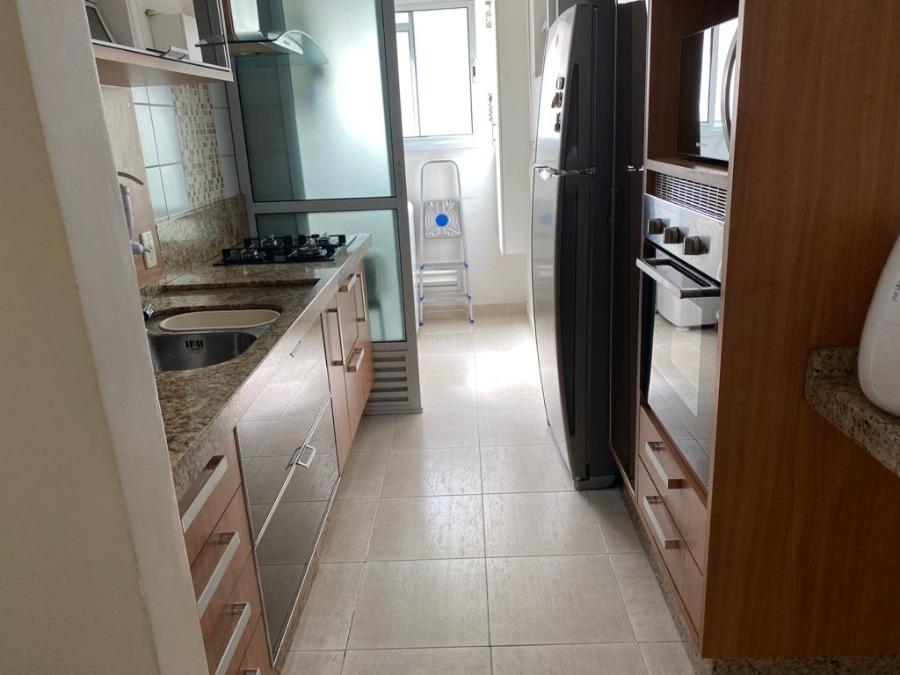 Apartamento à venda com 3 quartos, 70m² - Foto 2