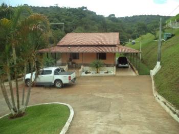Sítio para Venda por R$1.500.000,00 com 64217m², 3 pastos (m²), 4 dormitórios na casa sede e 1 casa - Rio do peixe, Guaratinguetá / SP