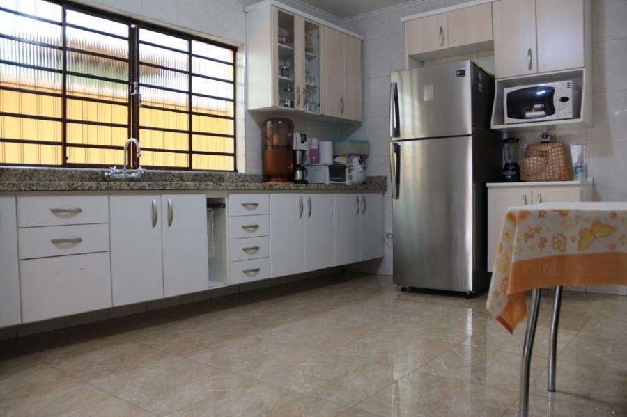 Sobrado à venda com 3 quartos, 250m² - Foto 1