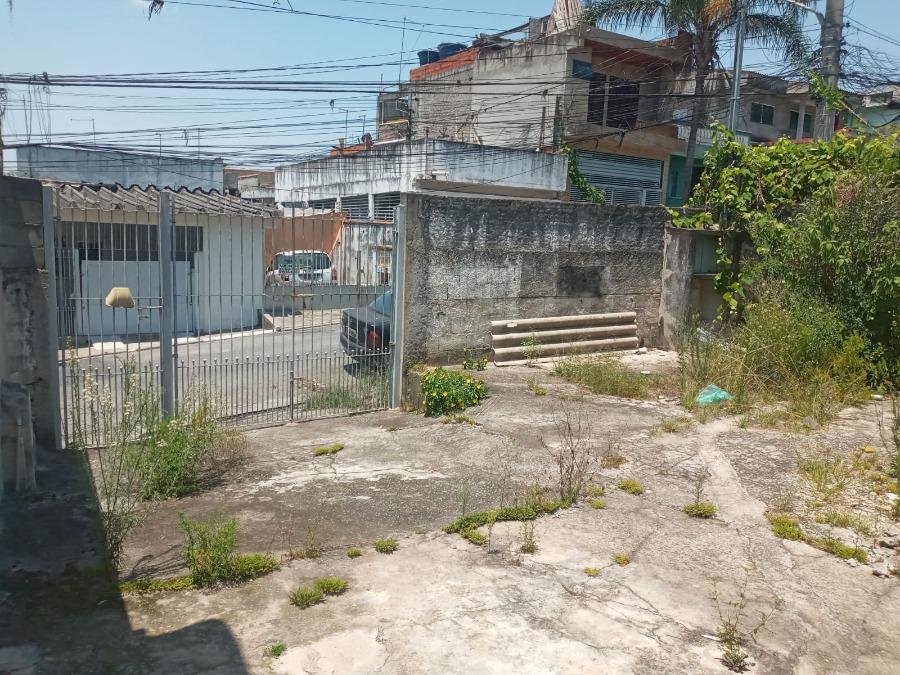 Terreno à venda com 1 quarto, 120m² - Foto 1