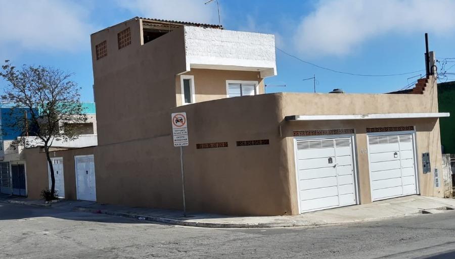 Sobrado à venda com 4 quartos, 200m² - Foto 2