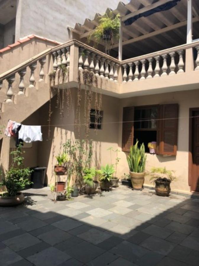 Sobrado à venda com 4 quartos, 214m² - Foto 1