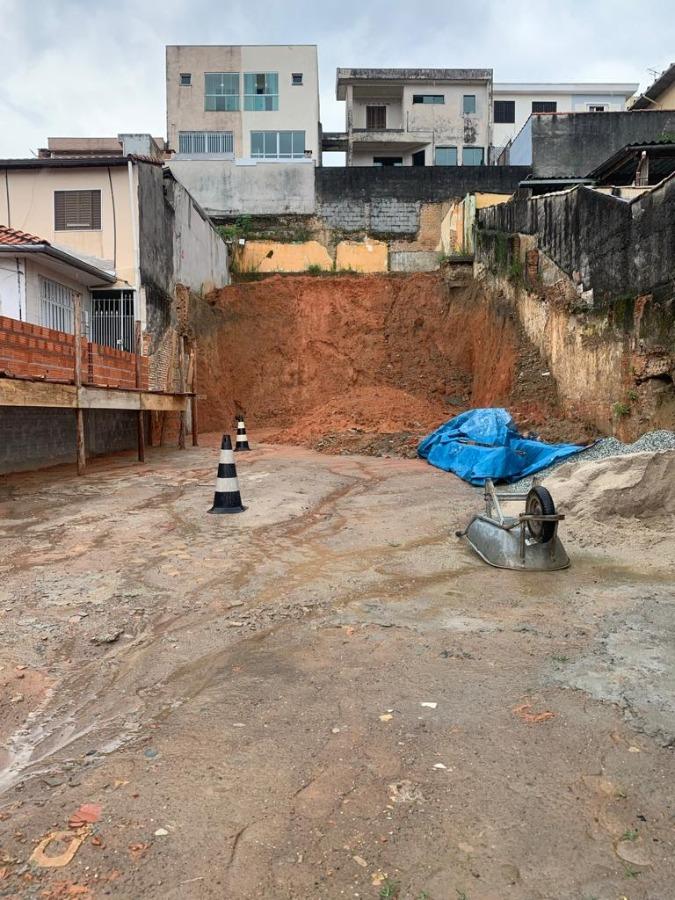 Terreno à venda com 1 quarto, 120m² - Foto 11