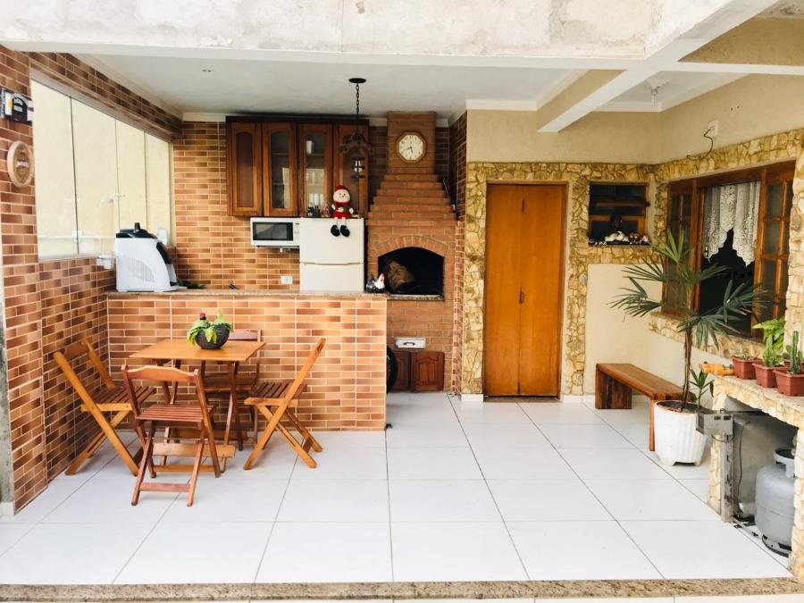 Sobrado à venda com 4 quartos, 200m² - Foto 1