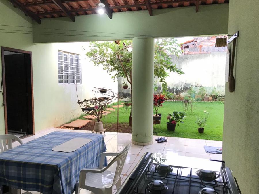 Casa à venda com 4 quartos, 220m² - Foto 1