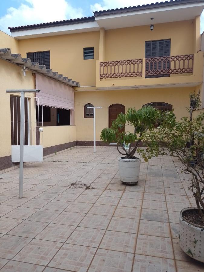 Casa à venda com 4 quartos, 120m² - Foto 1