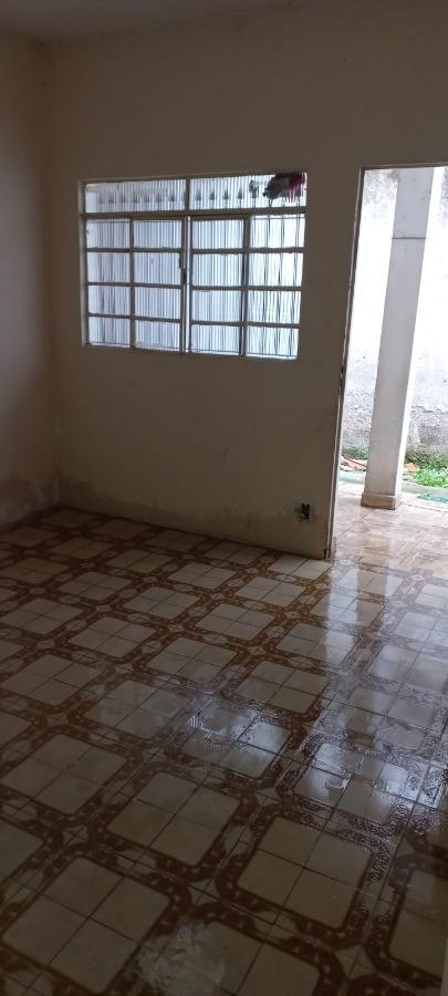 Casa à venda com 6 quartos, 120m² - Foto 1