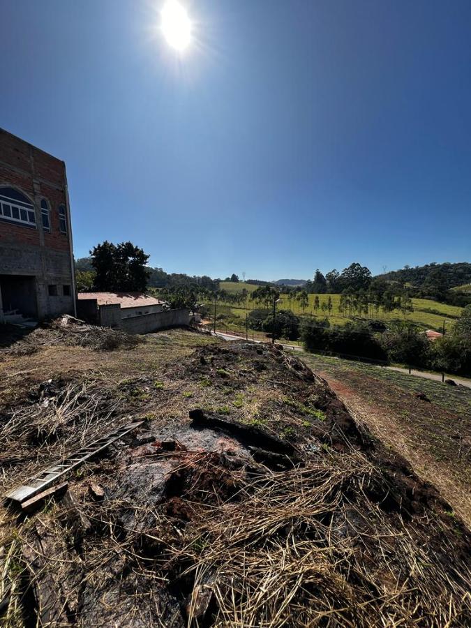 Terreno à venda com 1 quarto, 1200m² - Foto 1