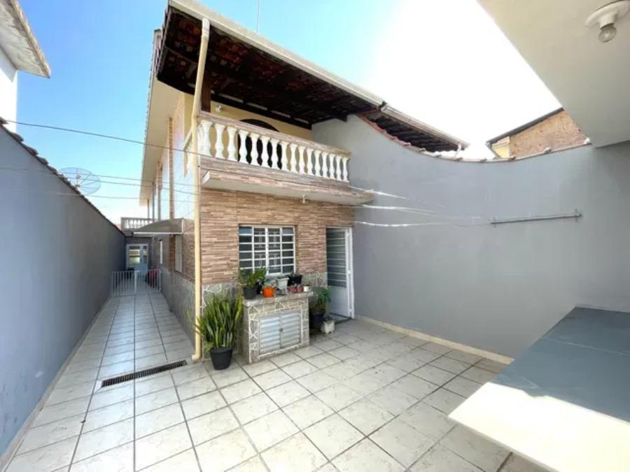 Sobrado à venda com 3 quartos, 206m² - Foto 1