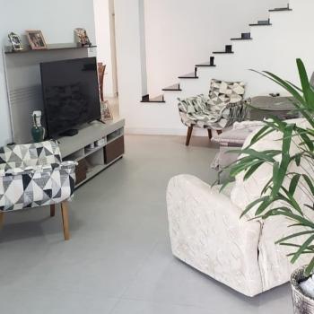 Sobrado para Venda por R$1.200.000,00 com 450m², 4 dormitórios, 1 suite e 3 vagas - Centro , Taubaté  / SP