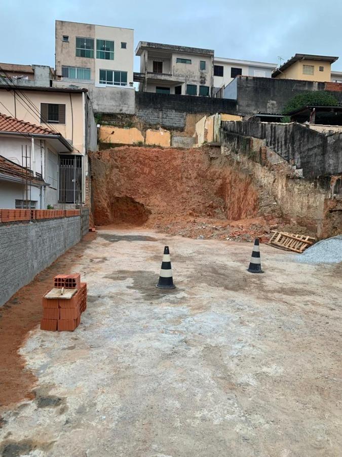 Terreno à venda com 1 quarto, 120m² - Foto 3