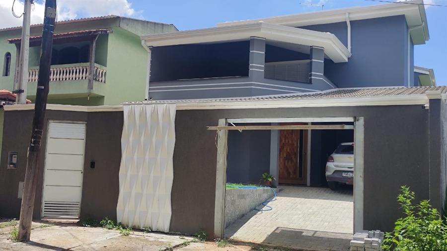 Sobrado à venda com 4 quartos, 300m² - Foto 1