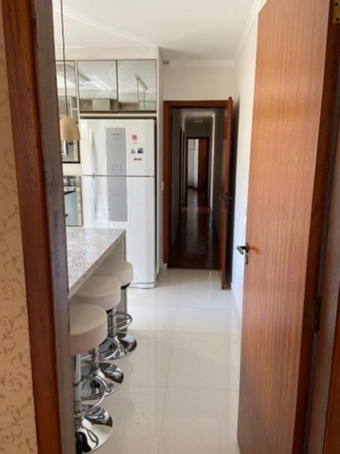 Casa à venda com 4 quartos, 250m² - Foto 14