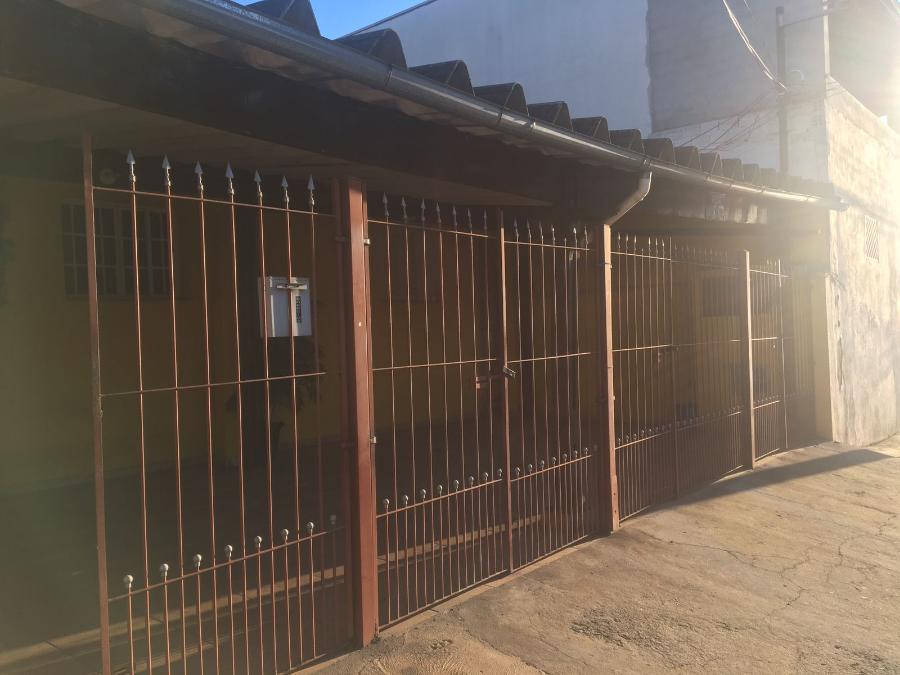 Casa à venda com 2 quartos, 120m² - Foto 1