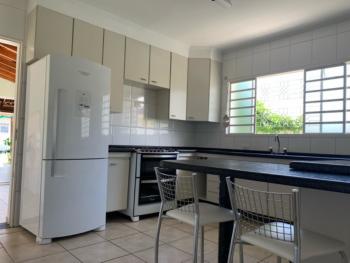 Casa para Venda por R$795.000,00 com 350m², 3 dormitórios, 3 vagas e 3 banheiros - Alvinópolis, Atibaia / SP