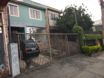 Sobrado para Venda por R$890.000,00 com 213m², 4 dormitórios, 5 vagas e 3 banheiros - Vila marieta, São paulo / SP