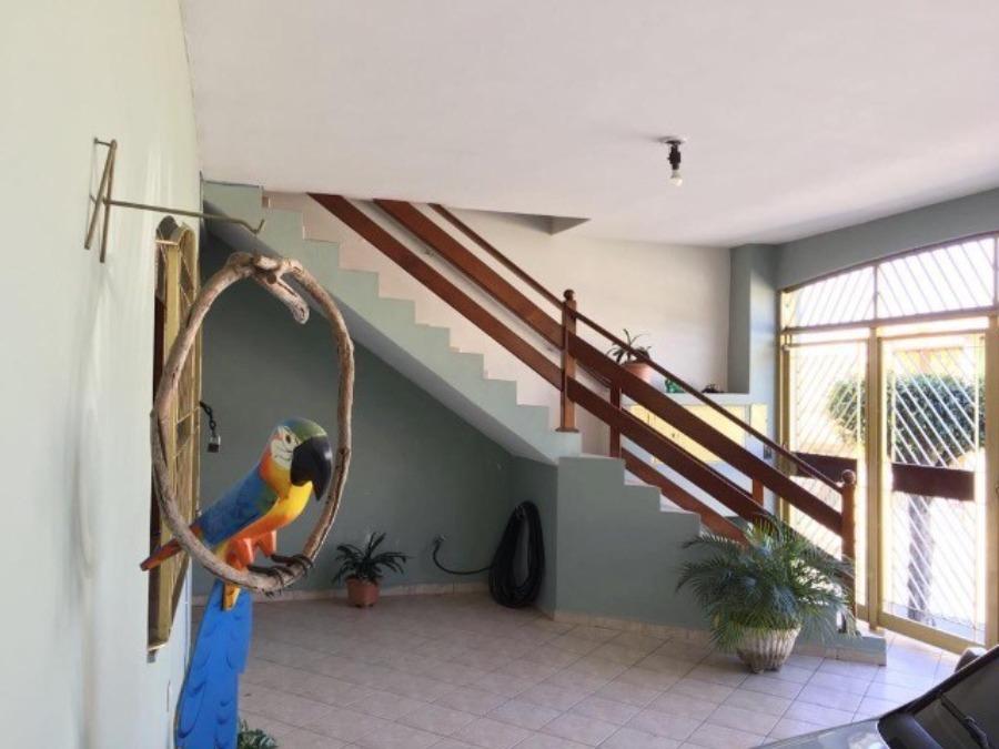 Sobrado à venda com 4 quartos, 420m² - Foto 1