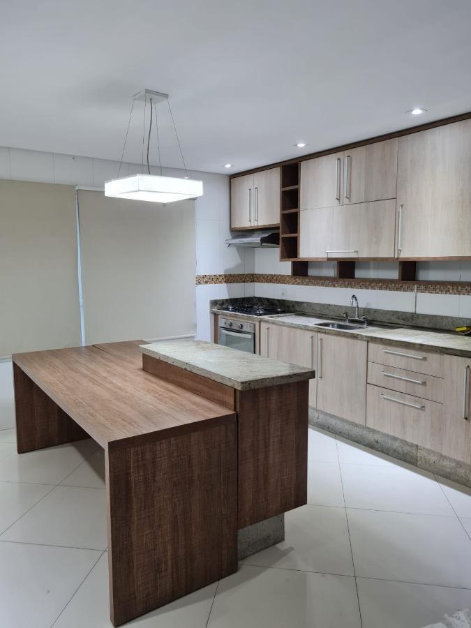 Sobrado para alugar com 3 quartos, 120m² - Foto 1