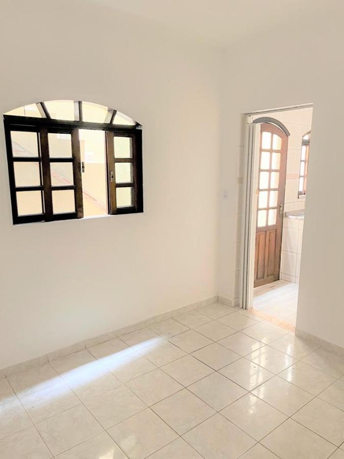 Casa à venda com 2 quartos, 120m² - Foto 2