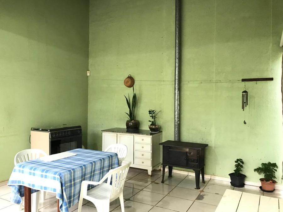 Casa à venda com 4 quartos, 220m² - Foto 2