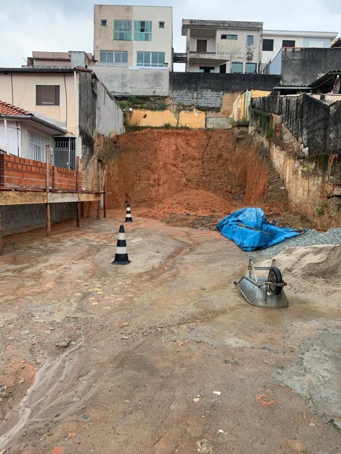 Terreno à venda com 1 quarto, 120m² - Foto 4