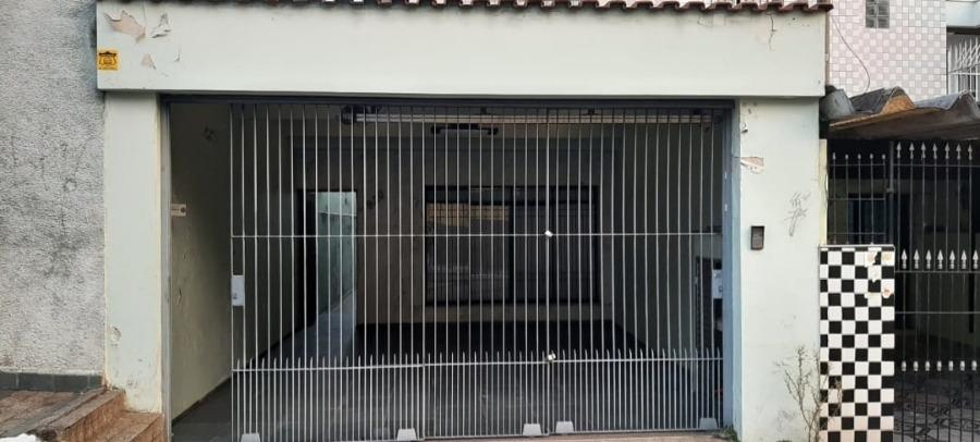 Casa à venda com 4 quartos, 225m² - Foto 1