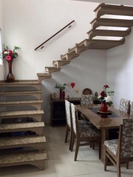 Sobrado para Venda por R$790.000,00 com 351m², 3 suites, 6 vagas e 7 banheiros - Jardim medina, Poá / SP