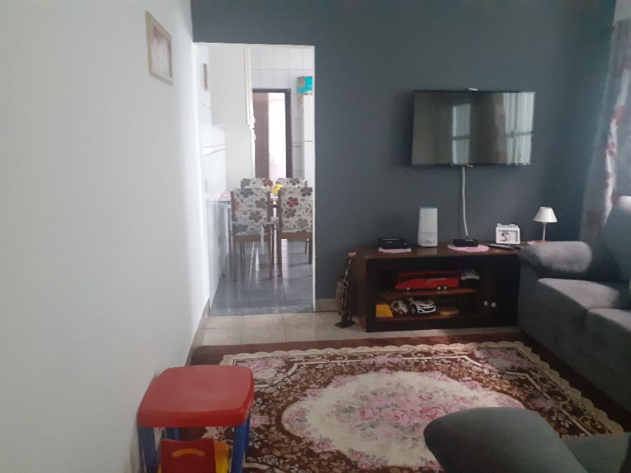 Casa à venda com 2 quartos, 80m² - Foto 2