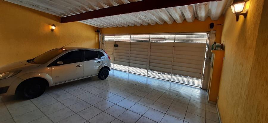 Casa à venda com 4 quartos, 235m² - Foto 1