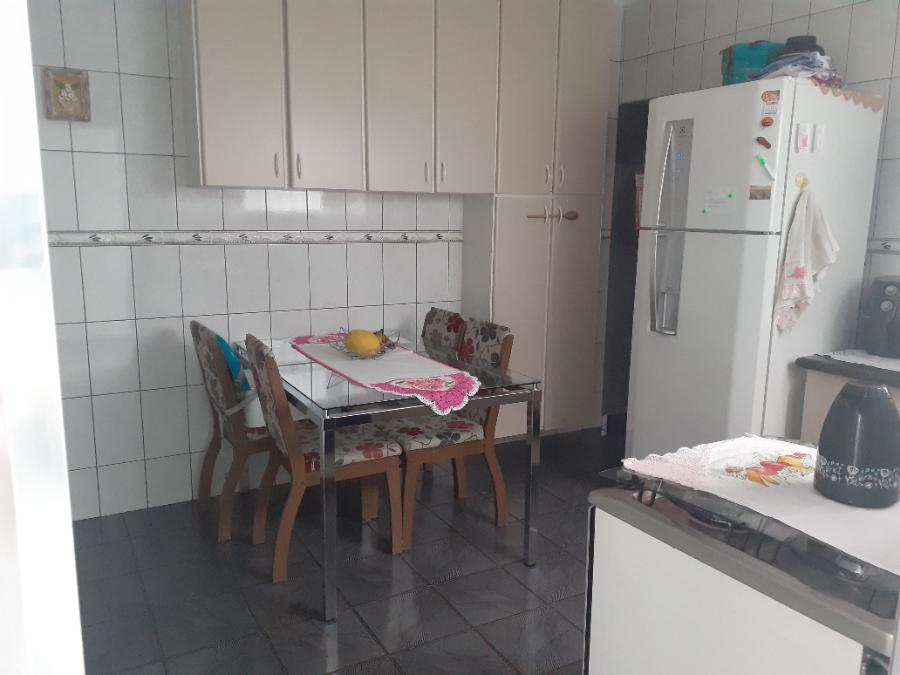 Casa à venda com 2 quartos, 80m² - Foto 3