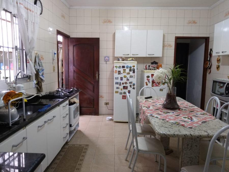 Casa à venda e aluguel com 3 quartos, 200m² - Foto 10