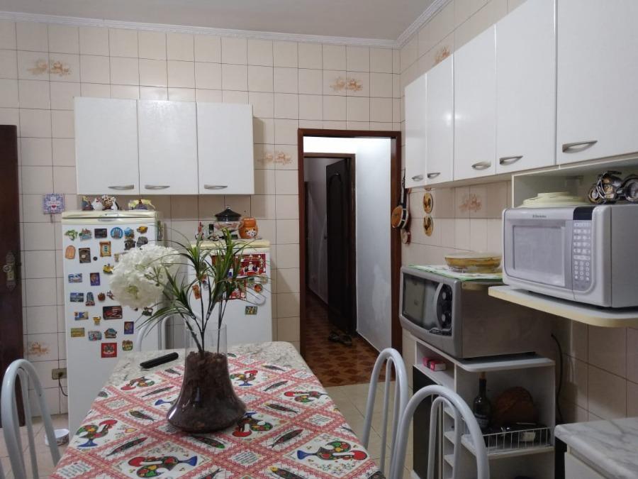 Casa à venda e aluguel com 3 quartos, 200m² - Foto 9