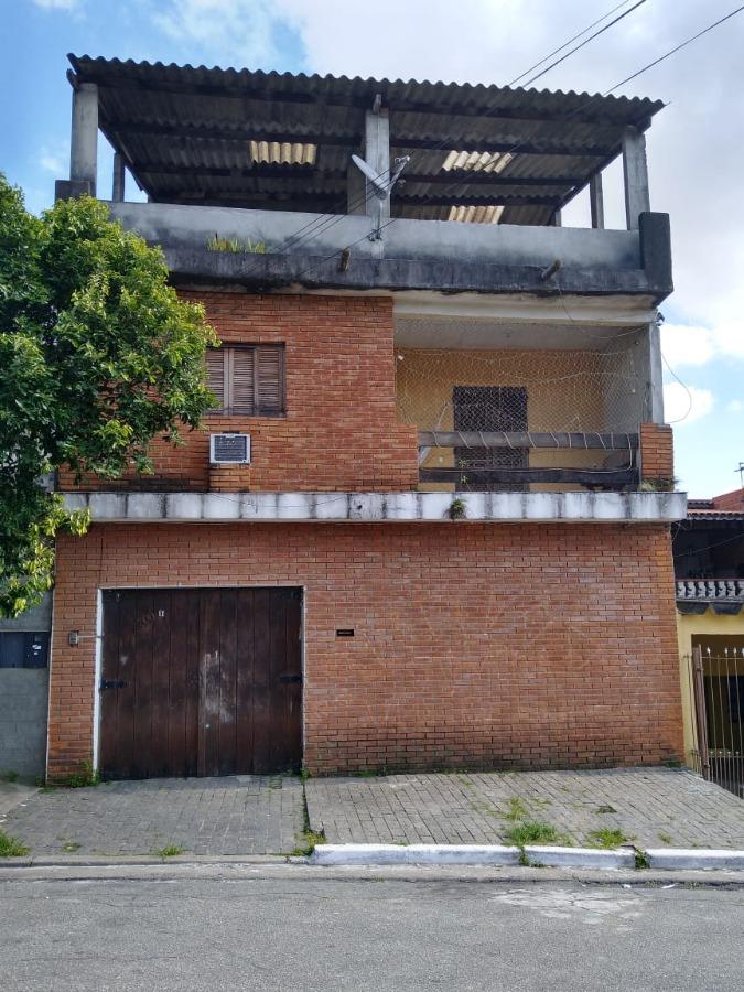 Casa à venda e aluguel com 3 quartos, 200m² - Foto 1