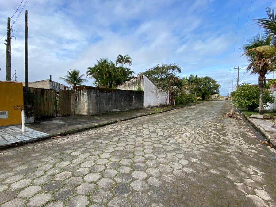 Terreno à venda com 1 quarto, 650m² - Foto 1